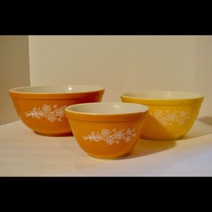 Set of 3 Pyrex Mixing Bowls